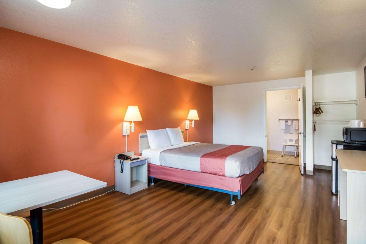 6-vancouver, Wa Hotel 2*