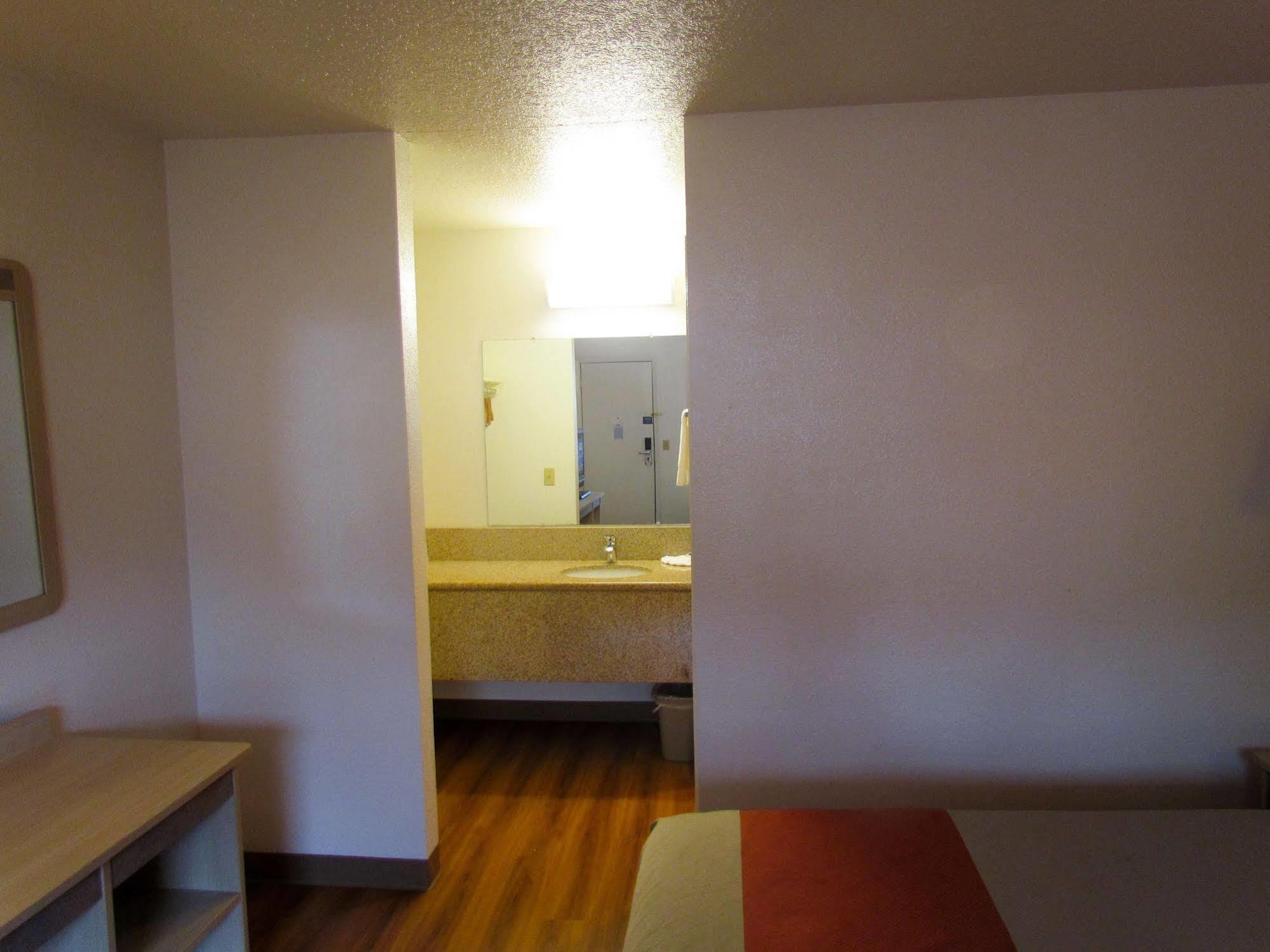 Hotel 6-vancouver, Wa 2*